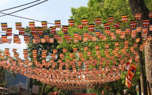 cờ-dây-treo-chùa
