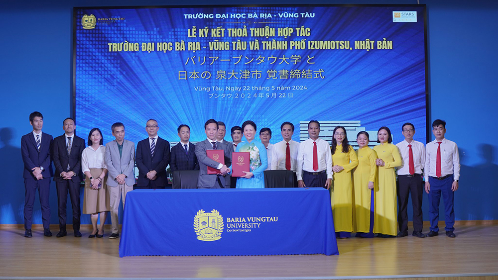 May in khăn trải bàn theo yêu cầu